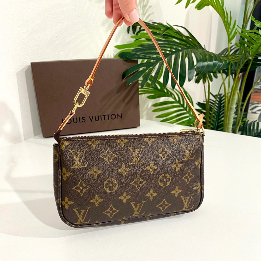 Louis Vuitton Pochettes Accessories